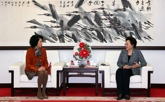 普華永道會計師事務(wù)所方黃吉雯女士一行到訪集團(tuán)（圖）