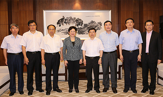 姜巖總經(jīng)理會(huì)見濟(jì)寧市長(zhǎng)梅永紅（圖）