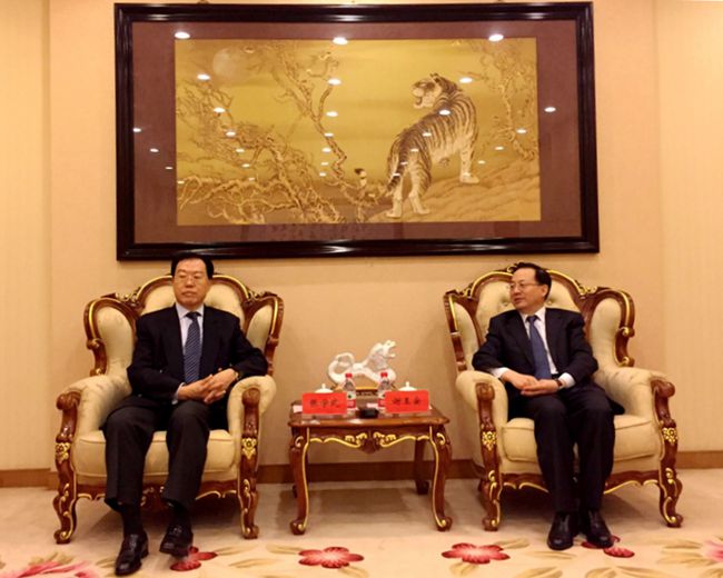 集團張學(xué)武董事長會見焦作市市委副書記、市長謝玉安（圖）