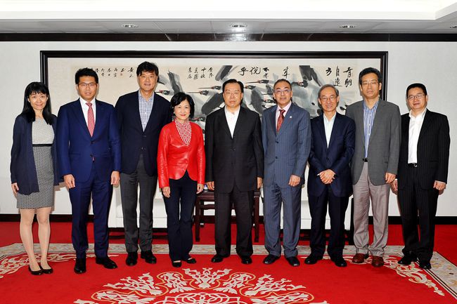集團(tuán)張學(xué)武董事長(zhǎng)會(huì)見(jiàn)葉劉淑儀女士（圖）