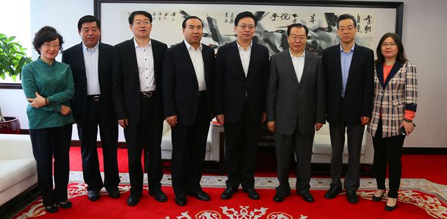集團(tuán)張學(xué)武董事長會見德州市人民政府市長陳飛（圖）