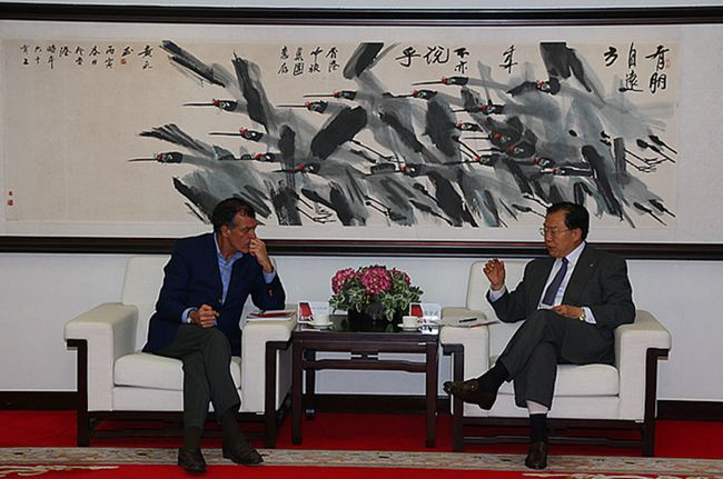 張學(xué)武董事長(zhǎng)會(huì)見(jiàn)地中海俱樂(lè)部（ClubMed）總裁一行（圖）