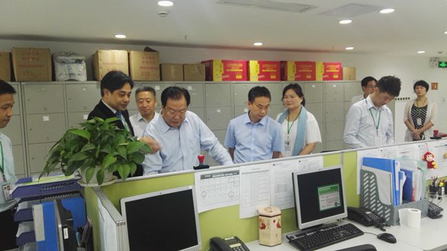 集團張學(xué)武董事長一行到財務(wù)公司、租賃公司、深圳安信等單位調(diào)研指導(dǎo)工作（圖）