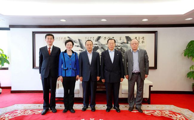 集團(tuán)張學(xué)武董事長(zhǎng)、姜巖總經(jīng)理會(huì)見(jiàn)海南省人民政府常務(wù)副省長(zhǎng)毛超峰（圖）