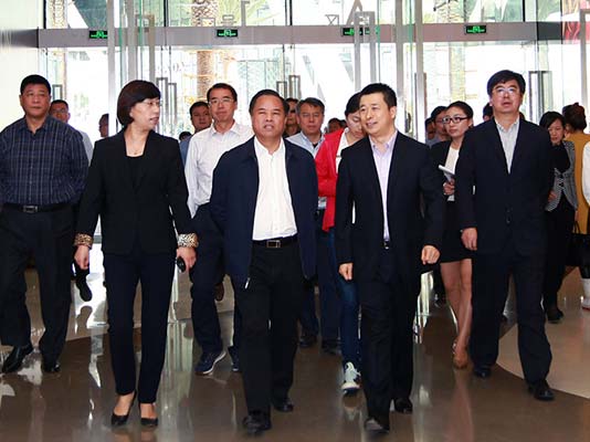海南省委副書記、省長劉賜貴蒞臨海棠灣免稅購物中心考察