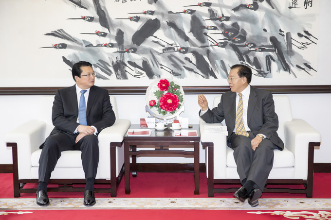 中船工業(yè)集團(tuán)胡問鳴董事長到訪集團(tuán)（圖）