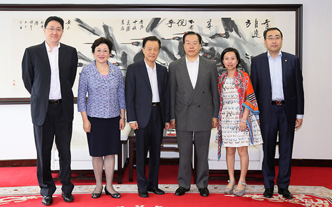 張學(xué)武董事長、姜巖總經(jīng)理會見世茂集團董事局主席許榮茂一行（圖）