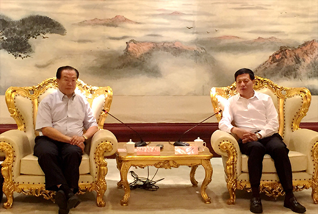 張學(xué)武董事長會見河南省長謝伏瞻（圖）