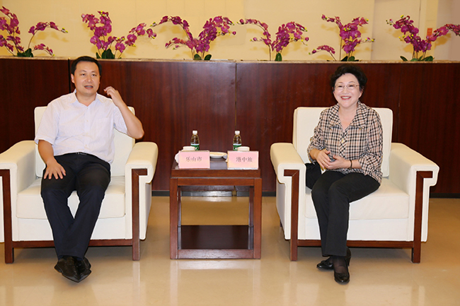 集團(tuán)姜巖總經(jīng)理會見樂山市市長張彤、市委副書記兼峨眉山市委書記羅佳明一行（圖）