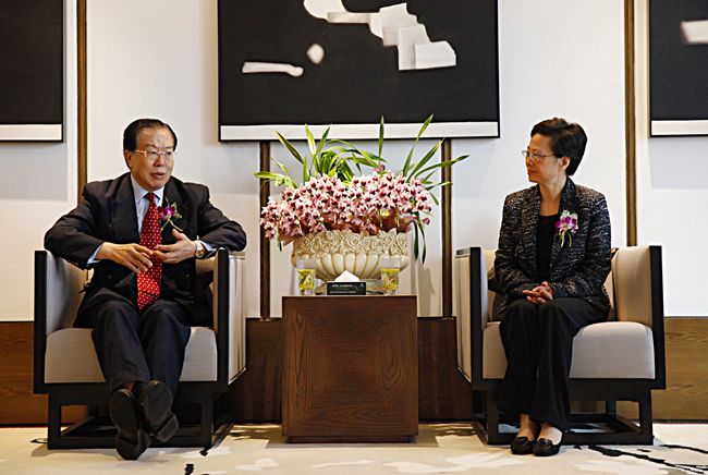 集團(tuán)張學(xué)武董事長會見浙江省副省長梁黎明（圖）