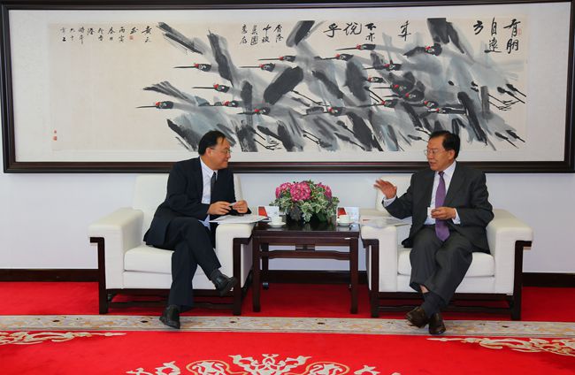 集團(tuán)張學(xué)武董事長會(huì)見深圳市前海管理局杜鵬局長一行（圖）