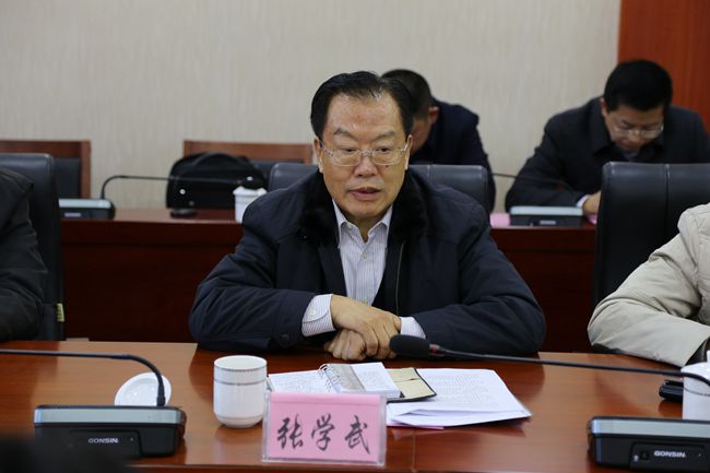 1、集團張學(xué)武董事長與迪慶州領(lǐng)導(dǎo)開展扶貧工作座談_副本.jpg